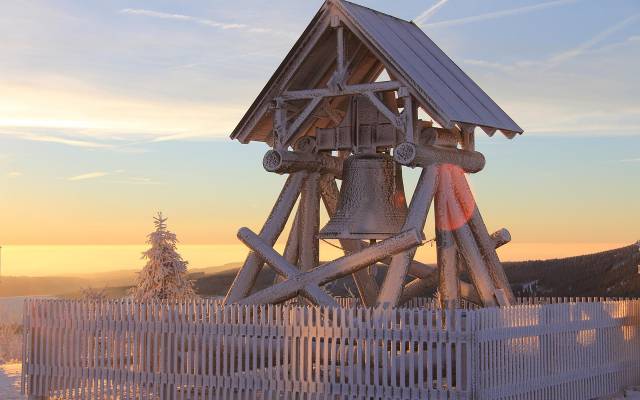 Glocke auf dem Fichtelberg Winter